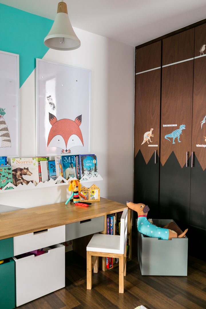 Cuarto de Sofia y Matias, Little One Little One モダンデザインの 子供部屋