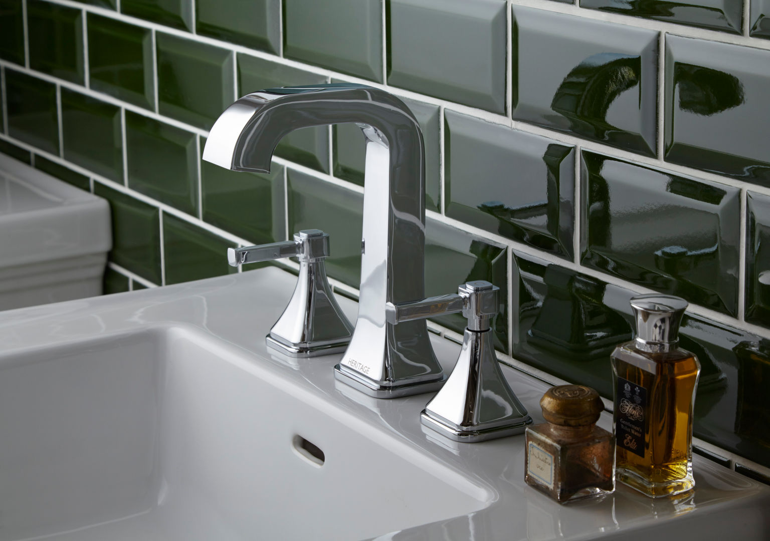 Somersby 3 hole basin tap Heritage Bathrooms 浴室 Somersby