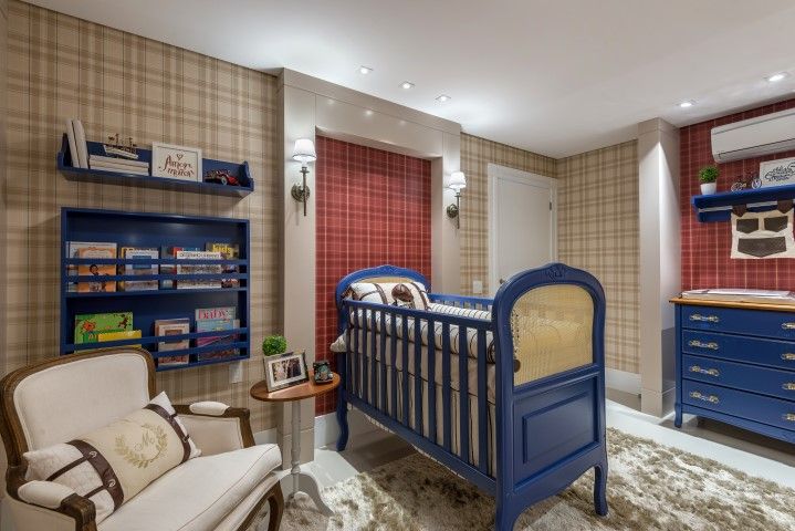 Quarto de bebê menino - azul, vermelho e bege, KIDS Arquitetura para pequenos KIDS Arquitetura para pequenos Klasyczny pokój dziecięcy