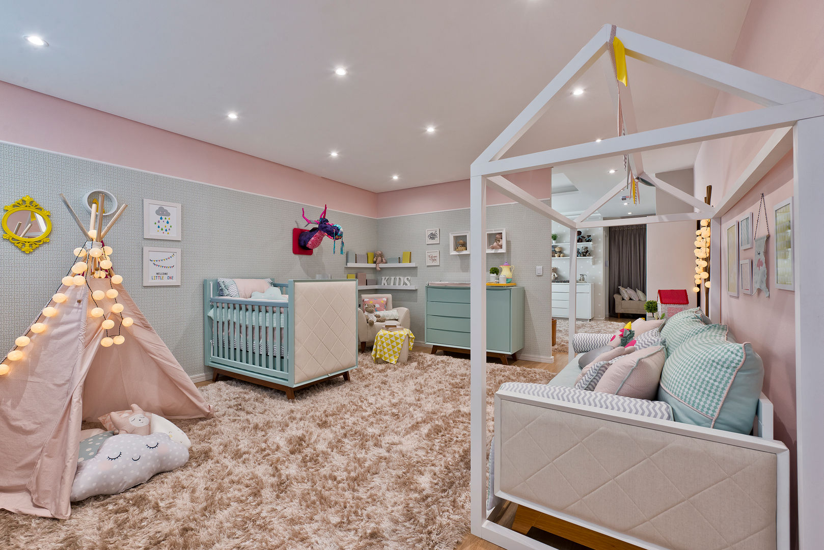 Quarto de menina moderninho, KIDS Arquitetura para pequenos KIDS Arquitetura para pequenos Modern nursery/kids room
