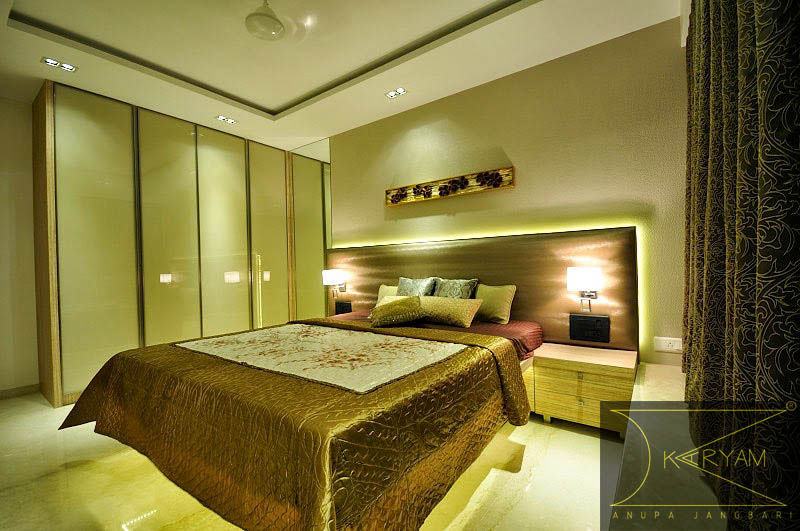 Apartment in Bandra, Karyam Designs Karyam Designs Minimalist bedroom Glass