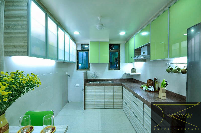 Apartment in Bandra, Karyam Designs Karyam Designs Kitchen گلاس