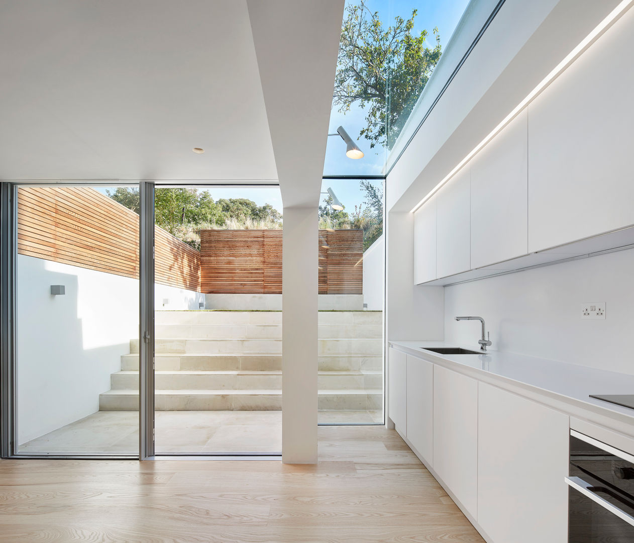 Casa del Sol Sophie Nguyen Architects Ltd Modern dining room Glass