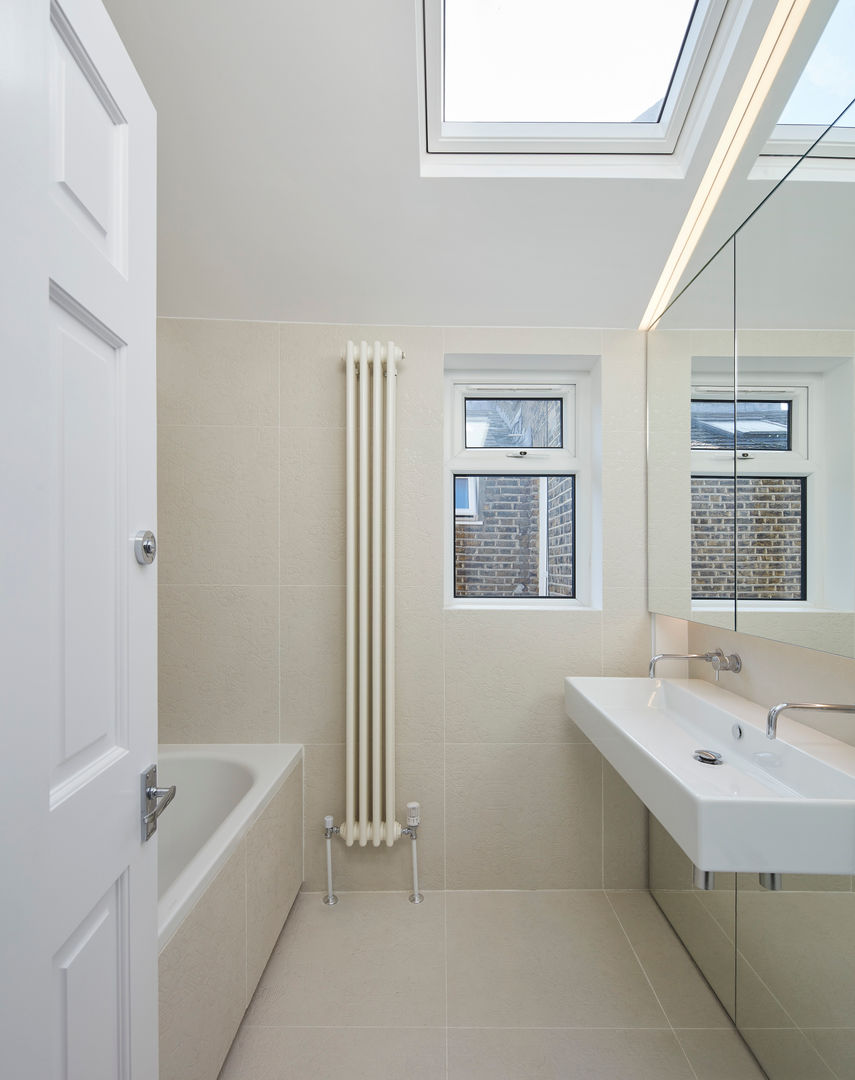 Casa del Sol Sophie Nguyen Architects Ltd Modern bathroom Ceramic