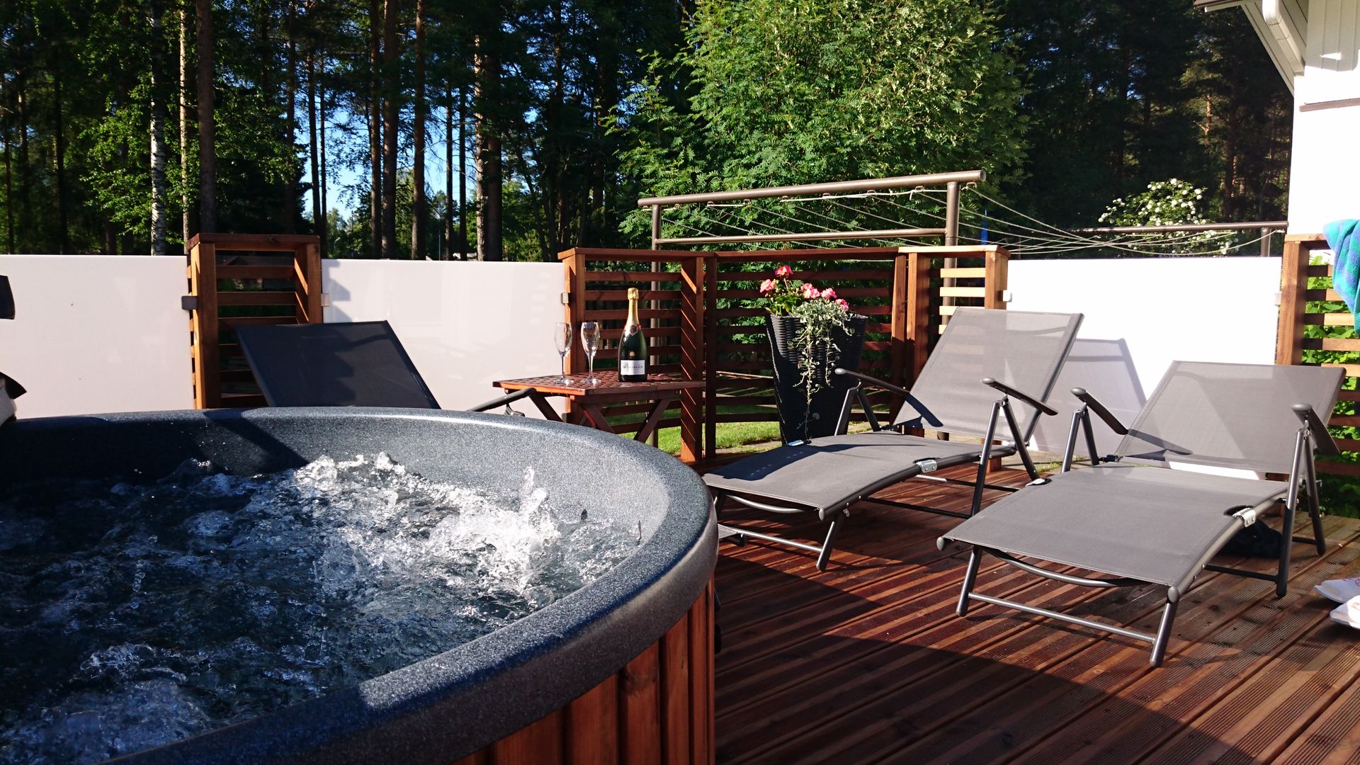 Taras + Jacuzzi, ScandiSpa ScandiSpa Scandinavian style garden Swim baths & ponds