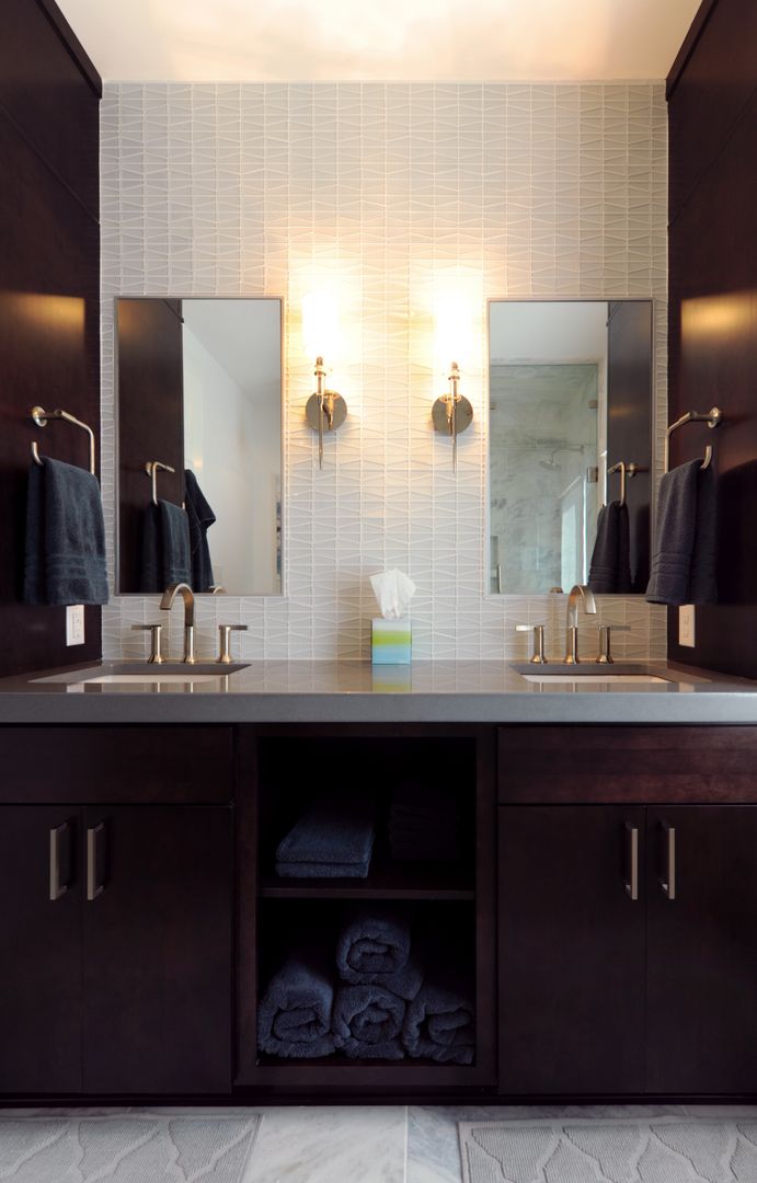 Modern Guest Bath Olamar Interiors, LLC Modern style bathrooms Tiles