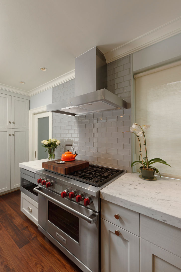 Luxury Kalorama Condo Renovation in Washington DC, BOWA - Design Build Experts BOWA - Design Build Experts Dapur Minimalis