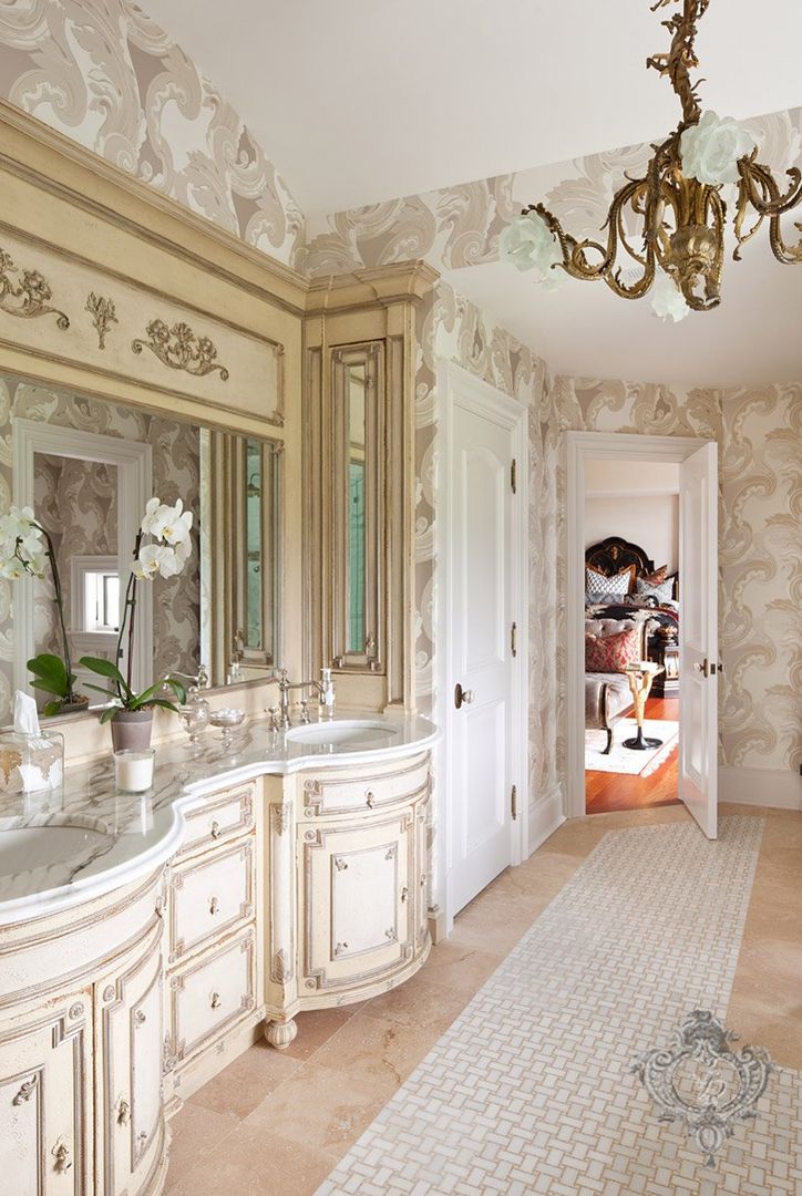 Old World Charm, Kellie Burke Interiors Kellie Burke Interiors クラシックスタイルの お風呂・バスルーム