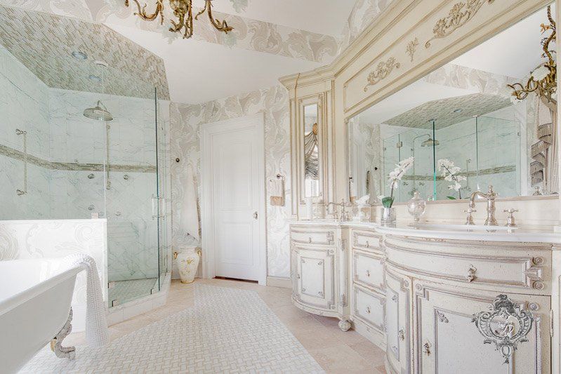 Old World Charm, Kellie Burke Interiors Kellie Burke Interiors Ванная в классическом стиле