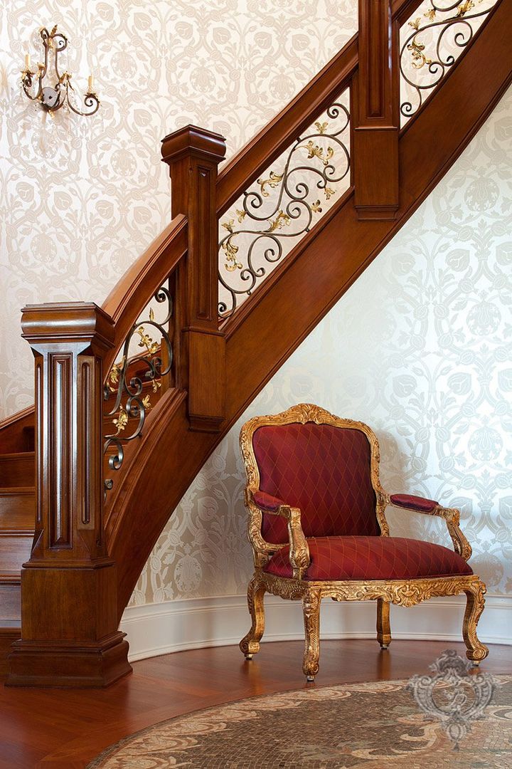 Old World Charm, Kellie Burke Interiors Kellie Burke Interiors Pasillos, vestíbulos y escaleras clásicas