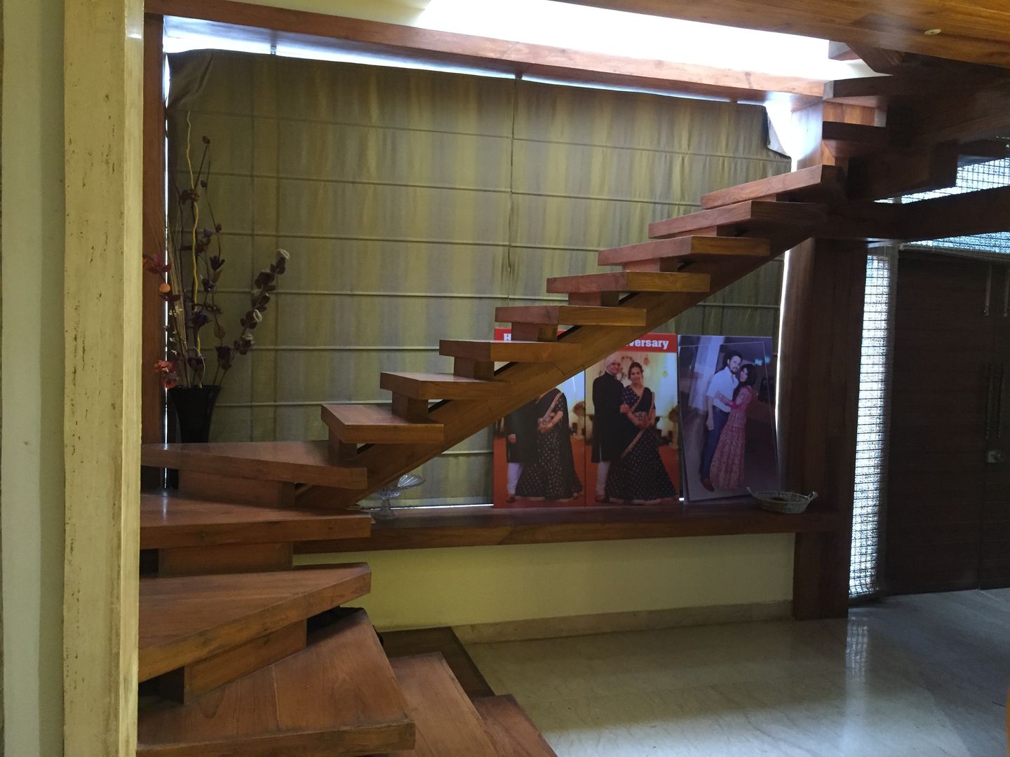 bar , Vinyaasa Architecture & Design Vinyaasa Architecture & Design Escalier Bois Effet bois Escaliers