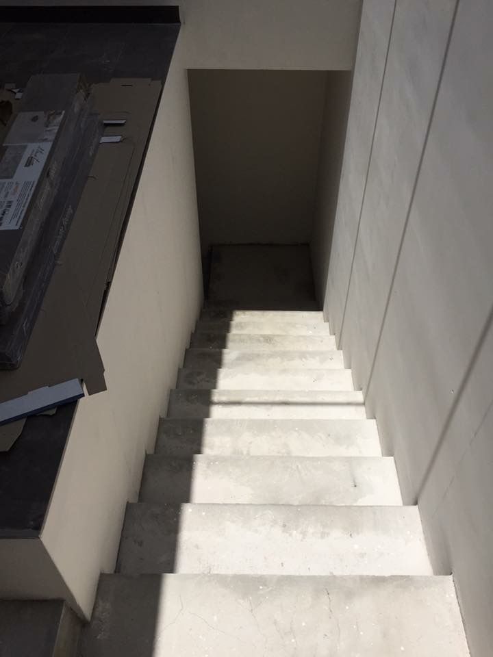 LA CASTELLANA, Arquitectura-Construcciòn Godwin Arquitectura-Construcciòn Godwin Modern Corridor, Hallway and Staircase