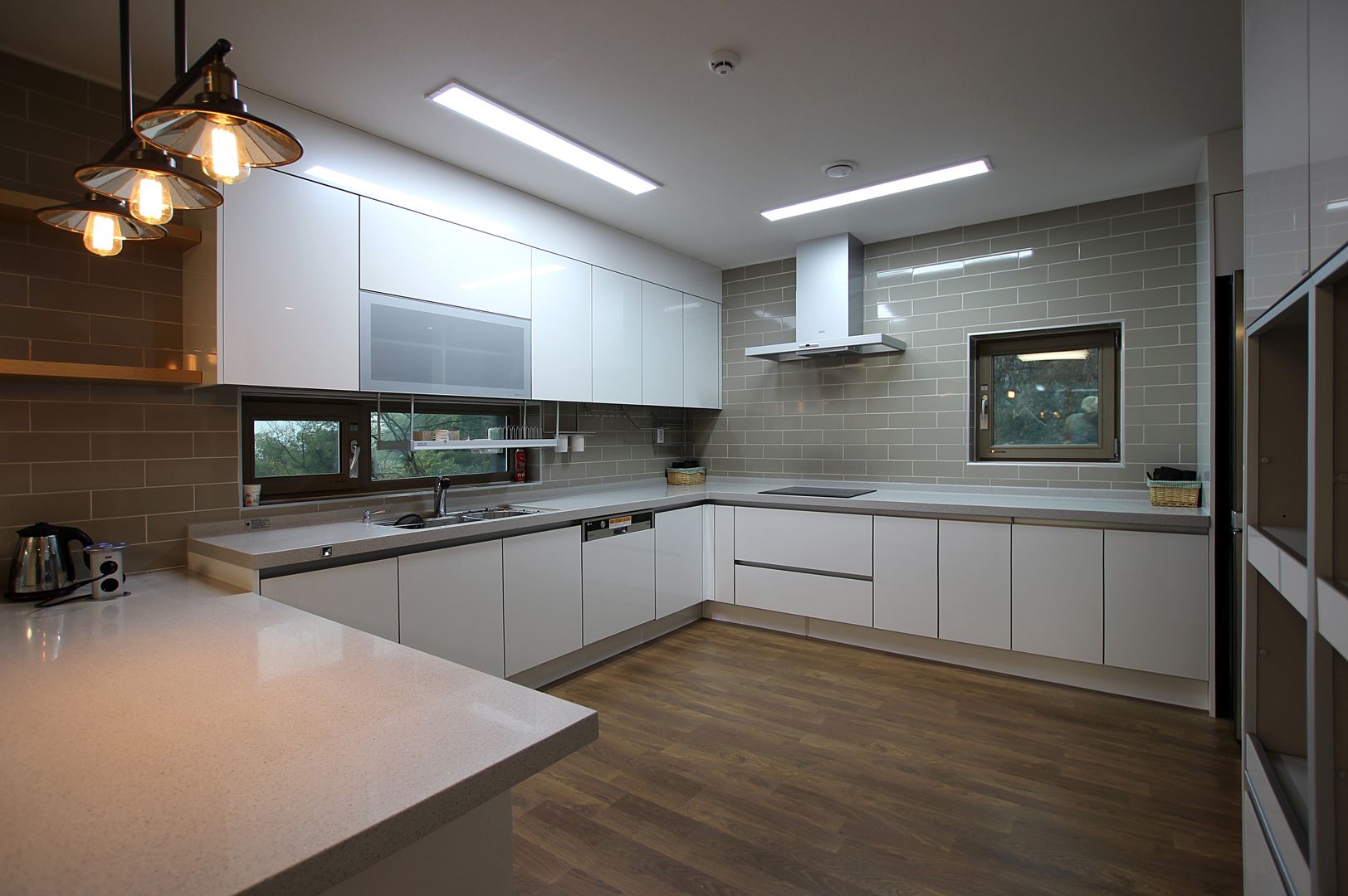 homify Modern kitchen