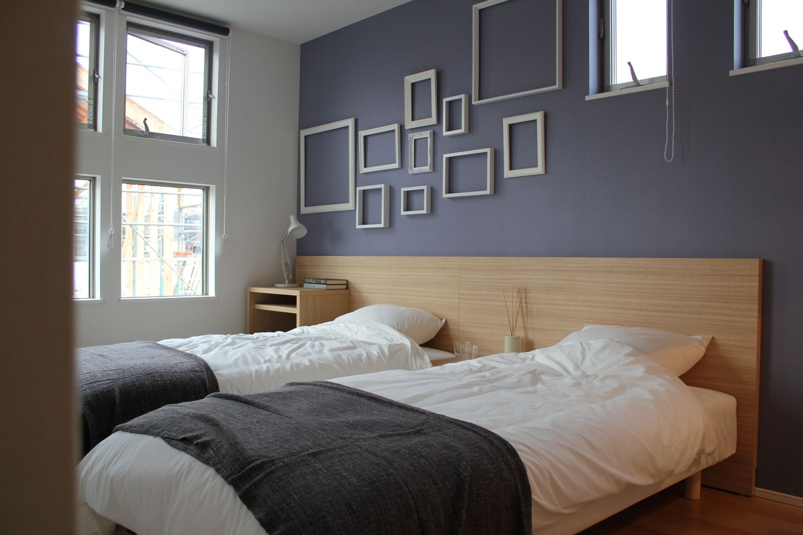 Model Room Funabashi City, コト コト Dormitorios de estilo escandinavo Madera Acabado en madera Camas y cabeceras