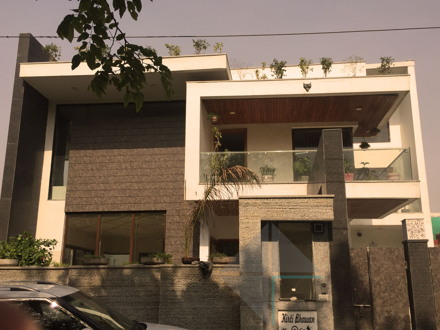 KIRTI BHAWAN, APT Designs APT Designs Casas de estilo moderno Granito