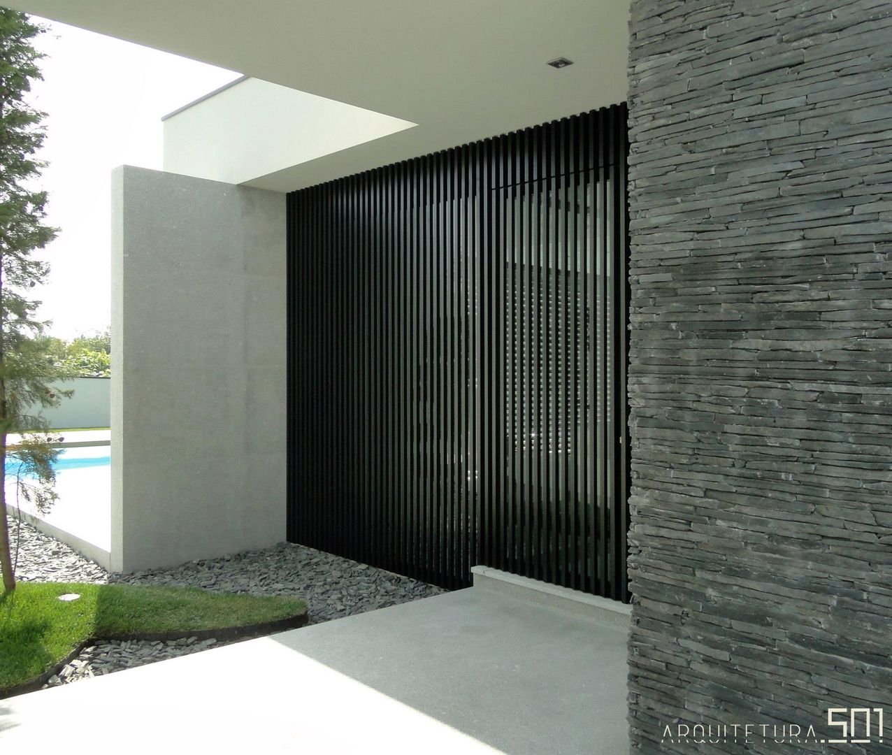 casa JL, arquitetura.501 arquitetura.501 Minimalist windows & doors Metal