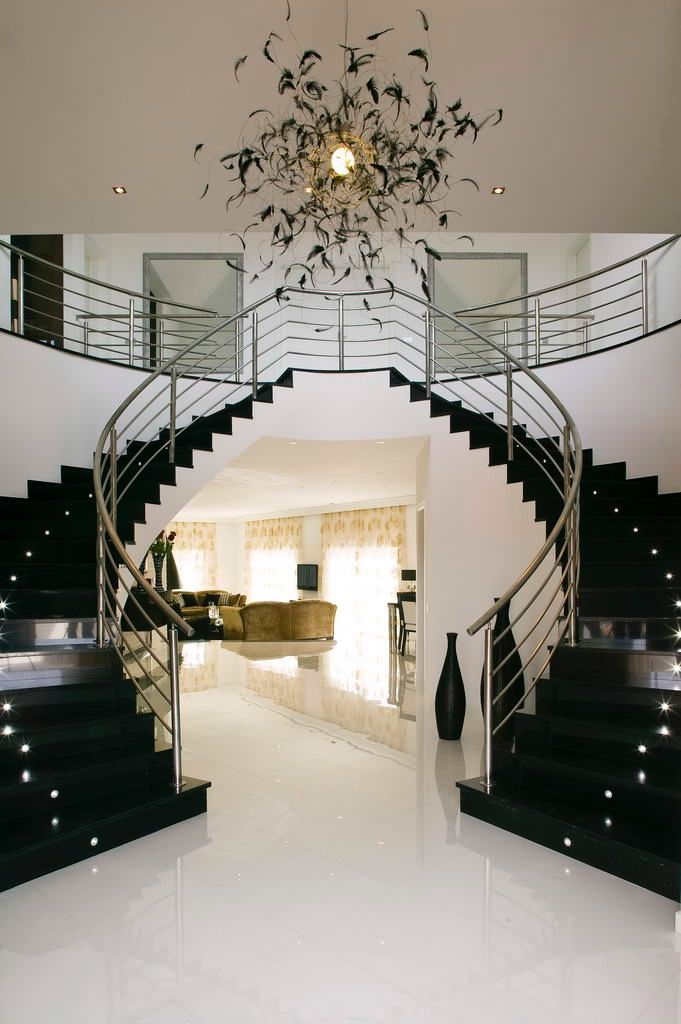 homify Modern Corridor, Hallway and Staircase