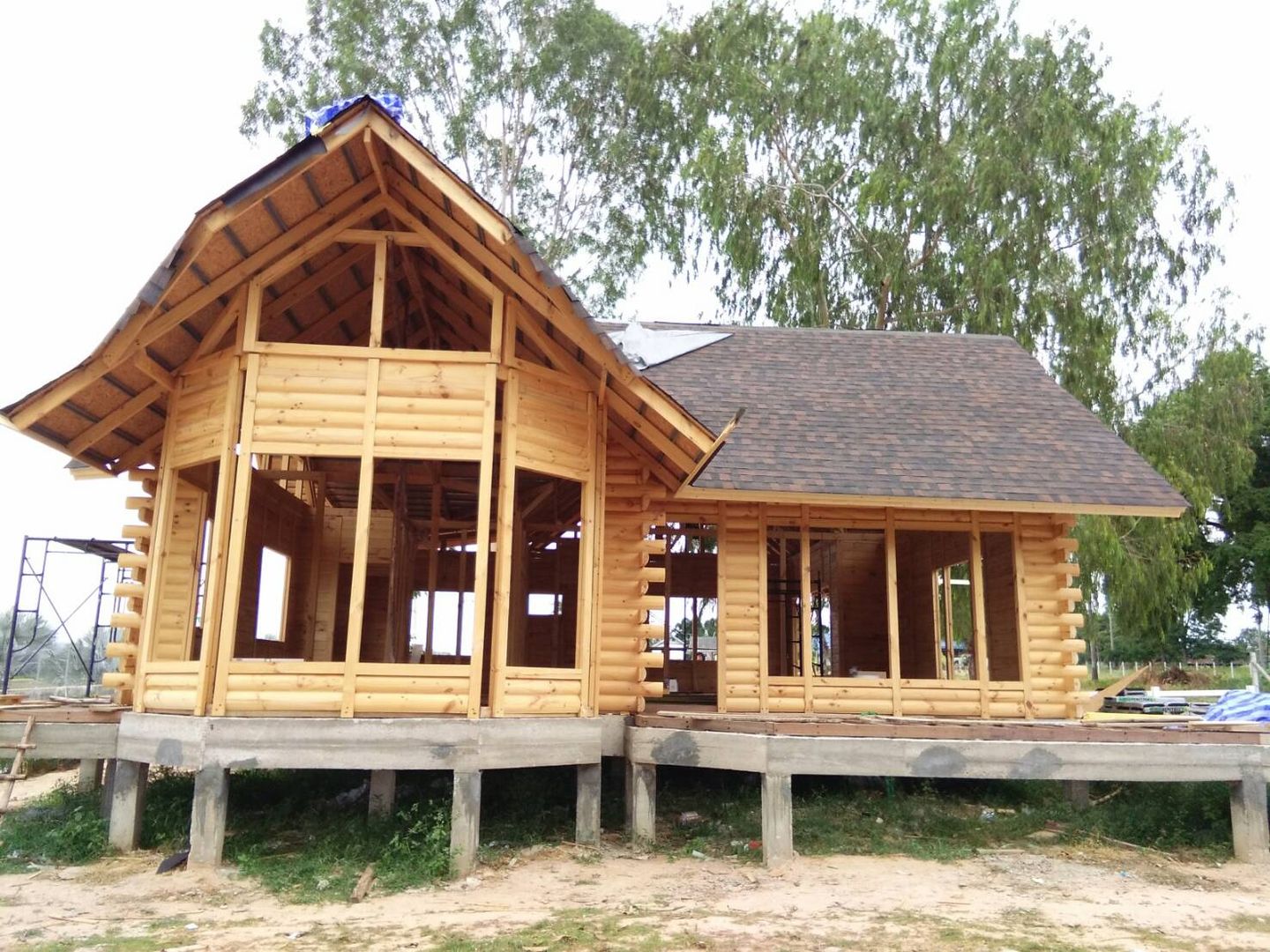 Log Home ติดมอเตอร์เวย์, Sukjai Logcabin Partnership Sukjai Logcabin Partnership บ้านและที่อยู่อาศัย ไม้จริง Multicolored