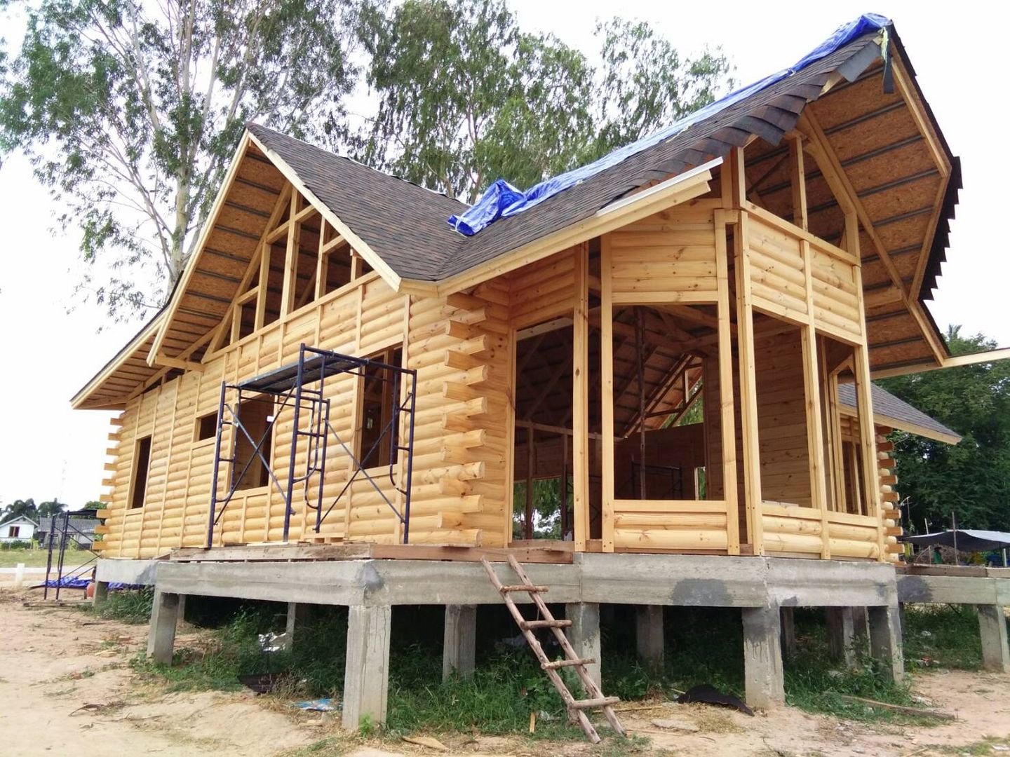 Log Home ติดมอเตอร์เวย์, Sukjai Logcabin Partnership Sukjai Logcabin Partnership บ้านและที่อยู่อาศัย ไม้จริง Multicolored