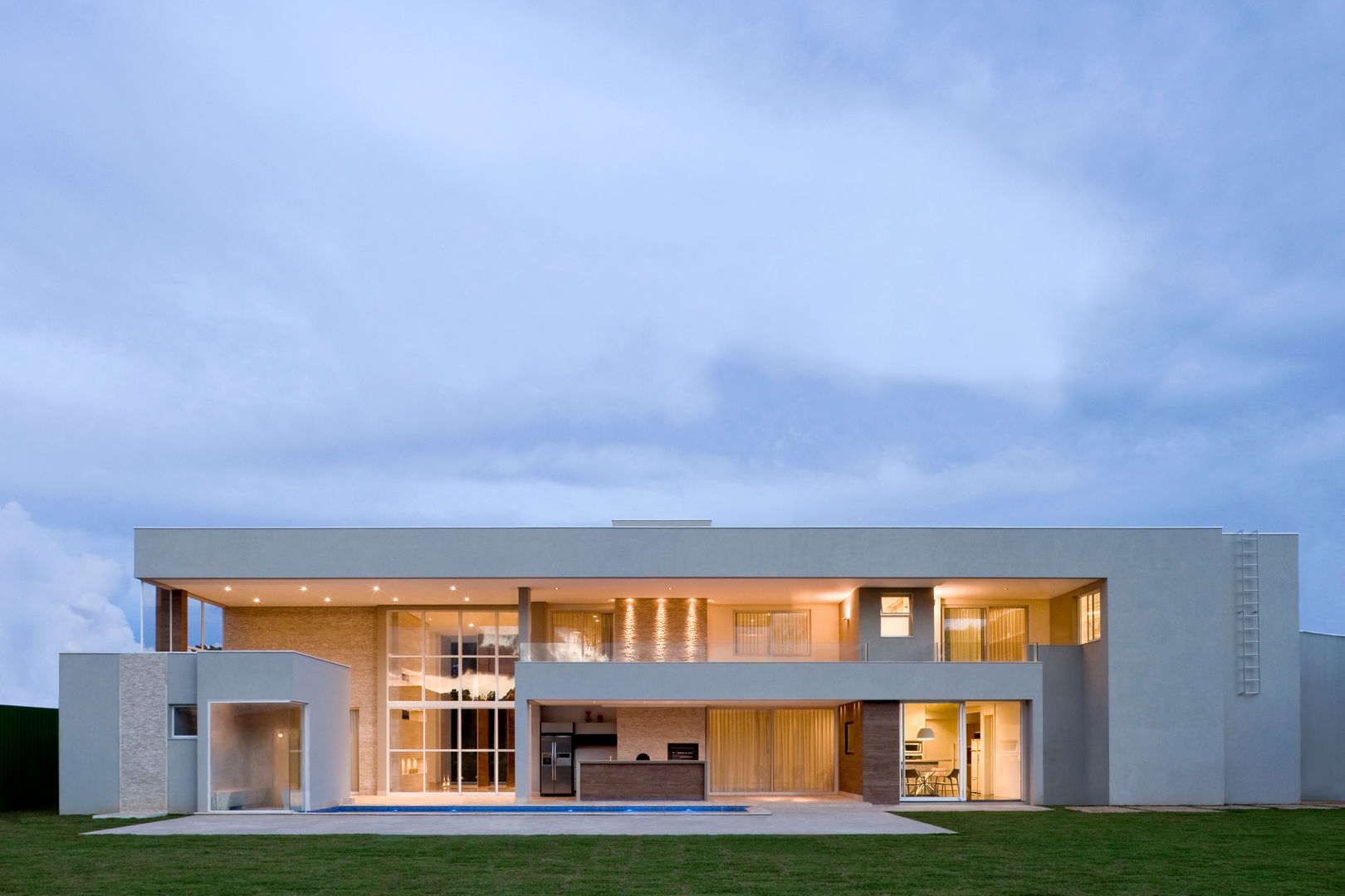 Residência em Brasília Rosset Arquitetura Casas modernas fachada,concreto,branco