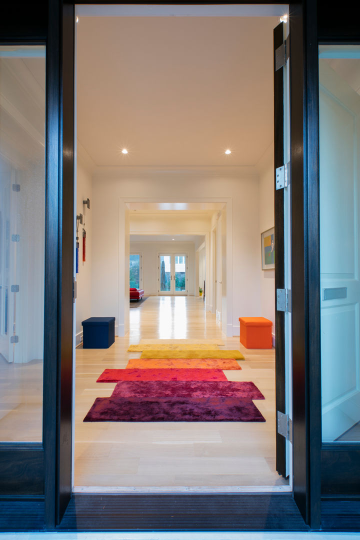 Bethesda Modern, FORMA Design Inc. FORMA Design Inc. Modern corridor, hallway & stairs