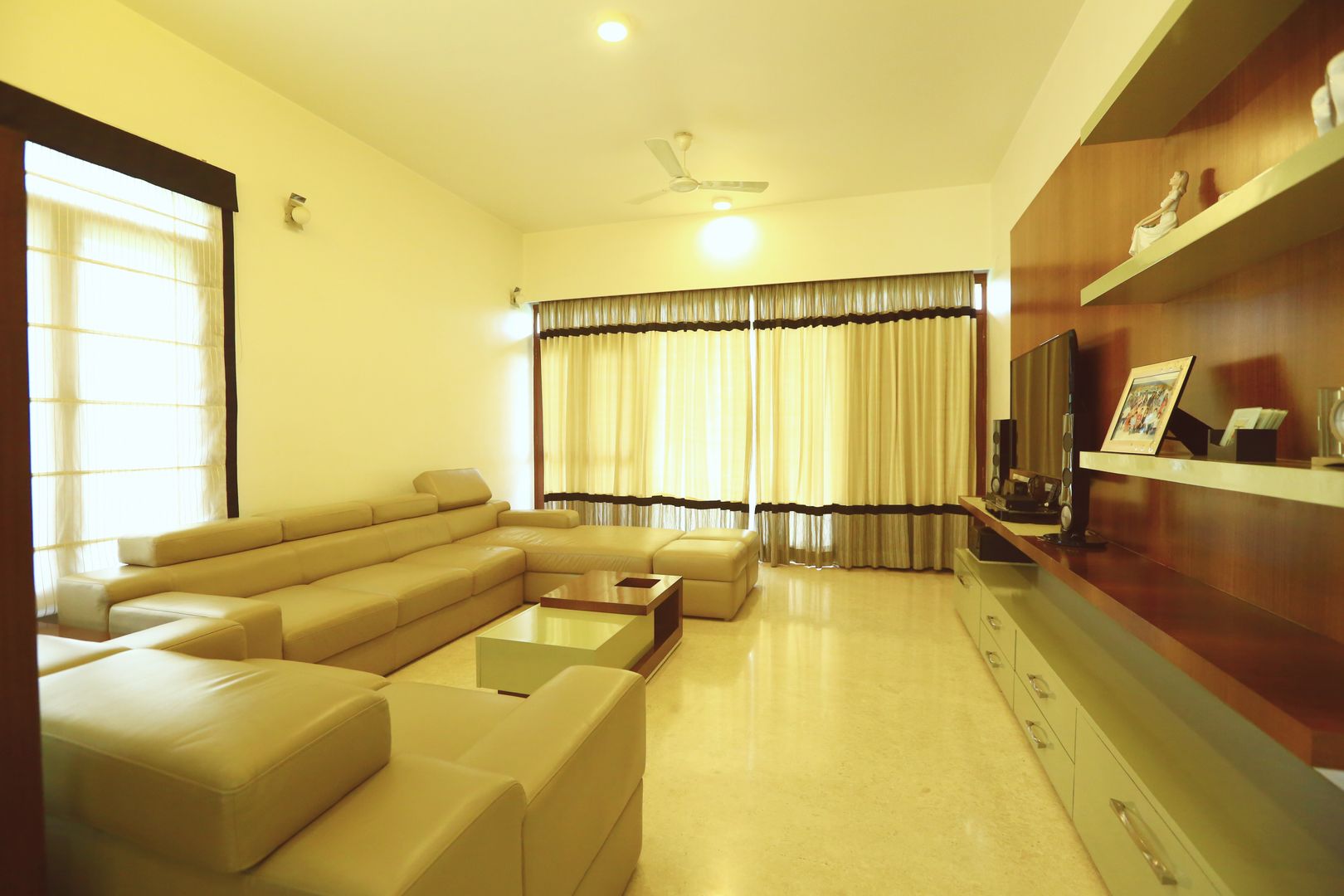 Residence at Sarjapur Road, Space Trend Space Trend Salas multimedia de estilo moderno
