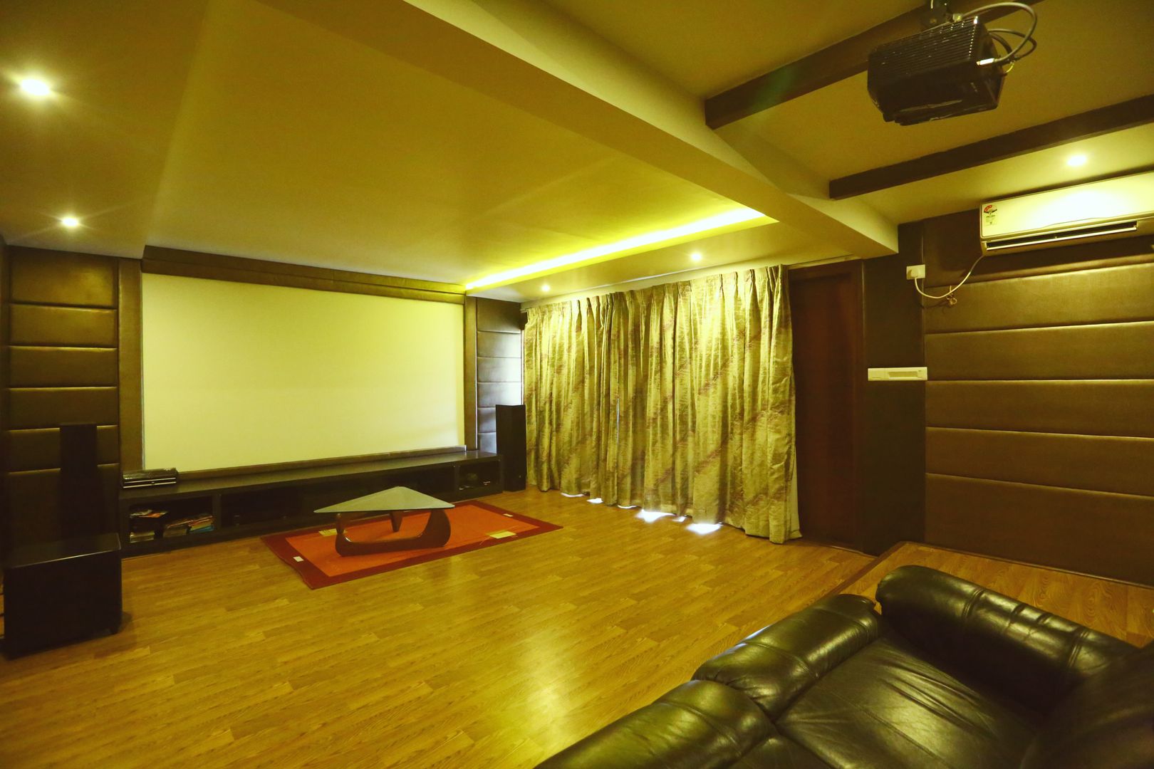 Residence at Sarjapur Road, Space Trend Space Trend Salas multimedia de estilo moderno