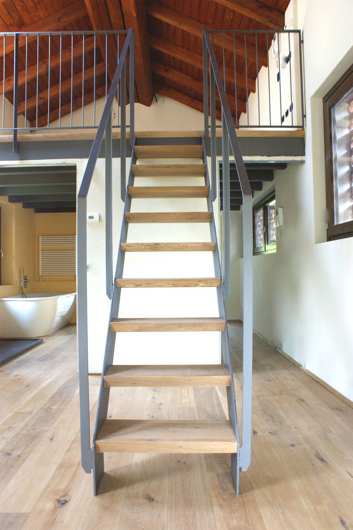 Casa FR, Studio Ecoarch Studio Ecoarch Pasillos, vestíbulos y escaleras de estilo rural