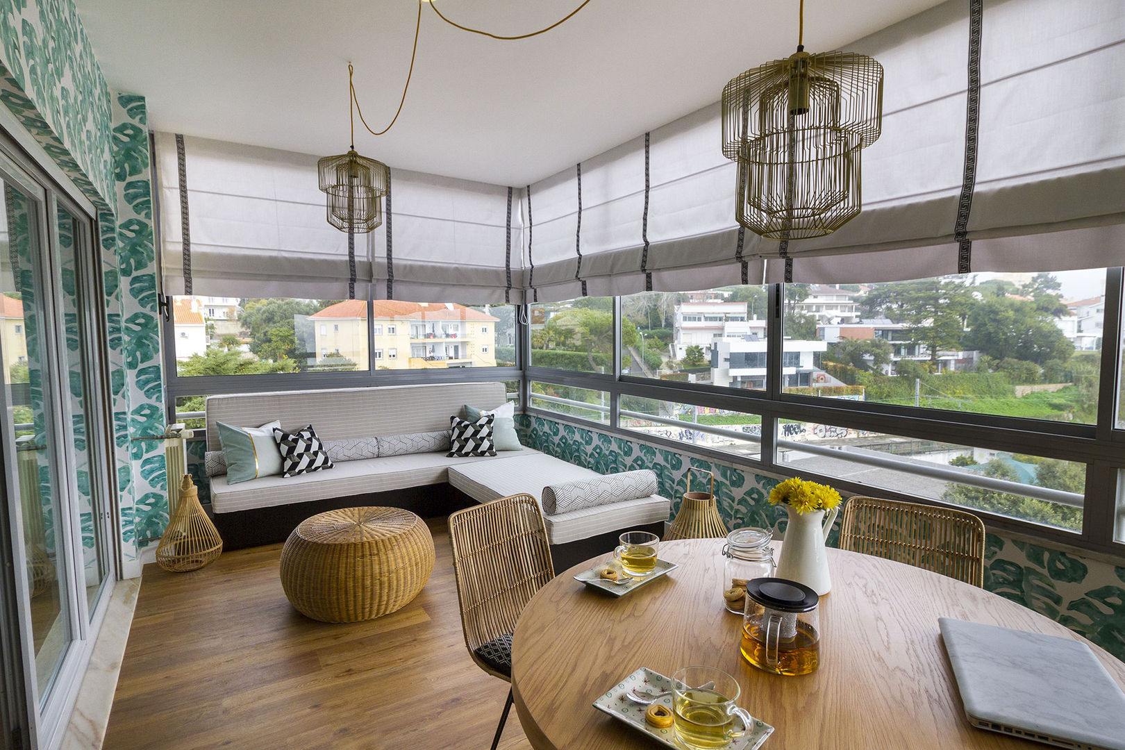 Sala e Varanda em Paço de Arcos, Sizz Design Sizz Design Tropical style balcony, porch & terrace
