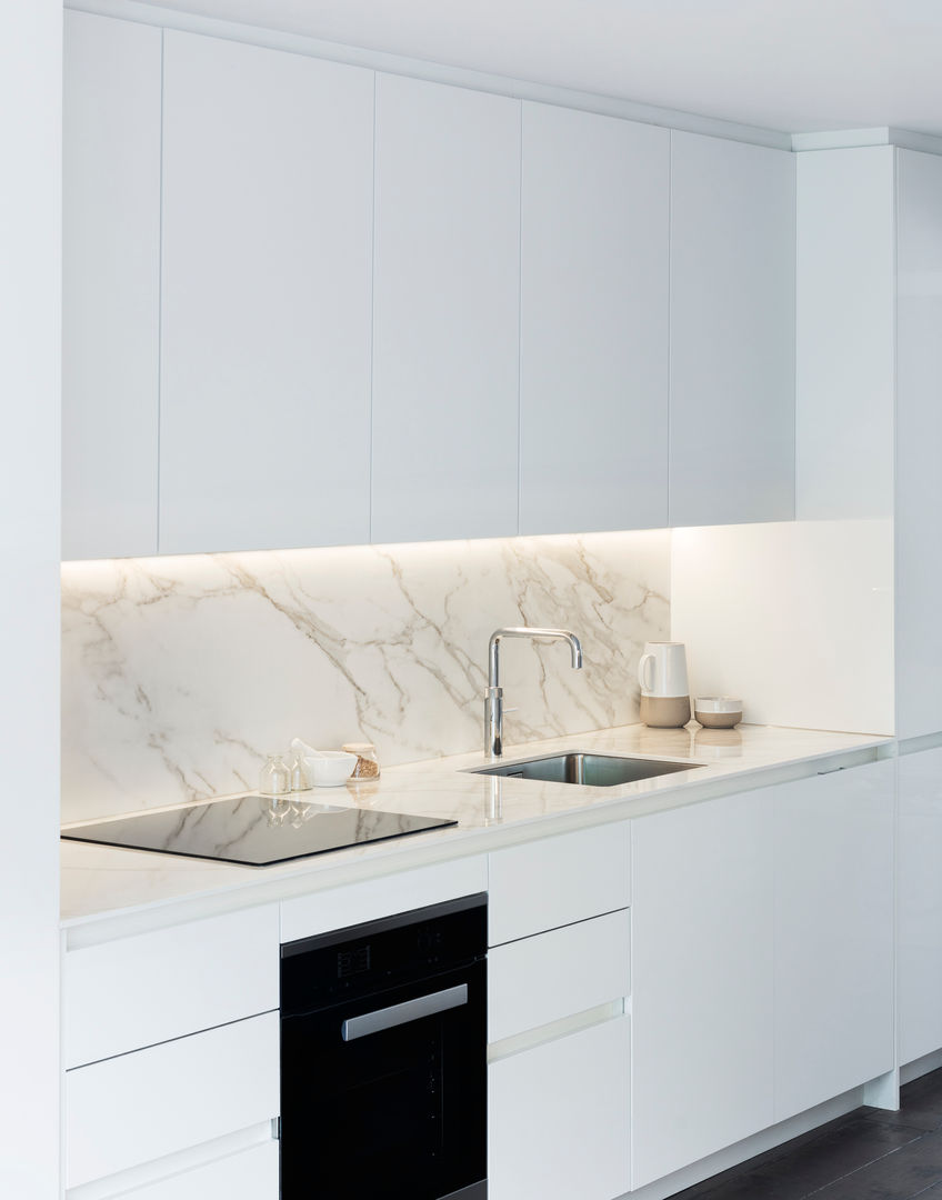 Kitchen Brosh Architects Nowoczesna kuchnia Kitchen,led lighitng,white,hampstead,kitchen