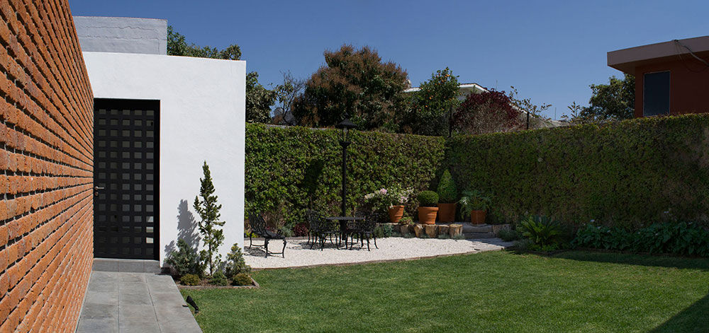 Casa Hernandez , MAAS Arquitectura & Diseño MAAS Arquitectura & Diseño Modern style gardens