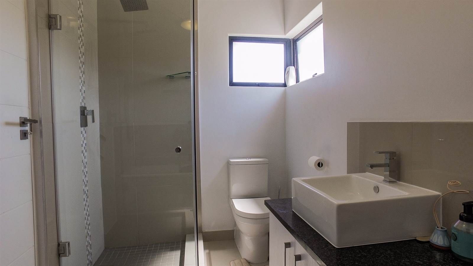 Bathroom 5 homify Modern style bathrooms