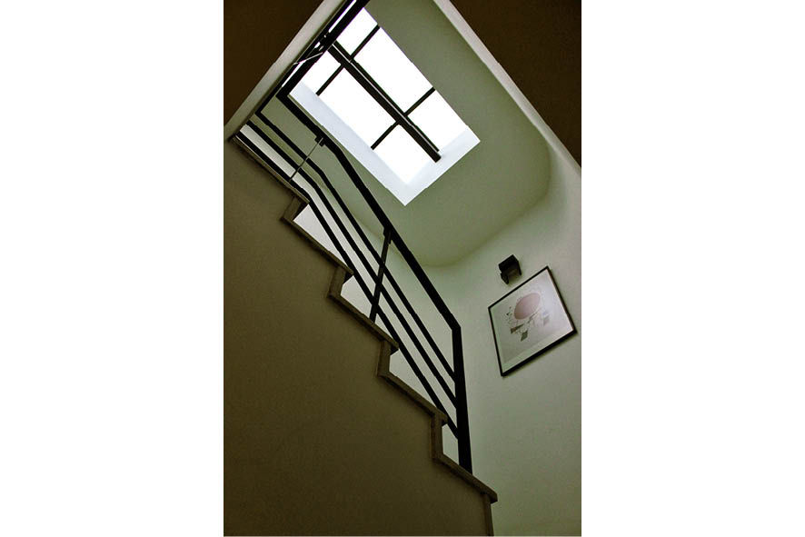 Escalera ENSAMBLE de Arquitectura Integral Pasillos, vestíbulos y escaleras minimalistas