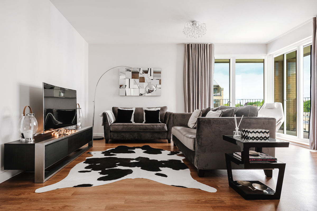 Living area-sitting zone Katie Malik Design Studio モダンデザインの リビング Contemporary living,sofas,monochromatic