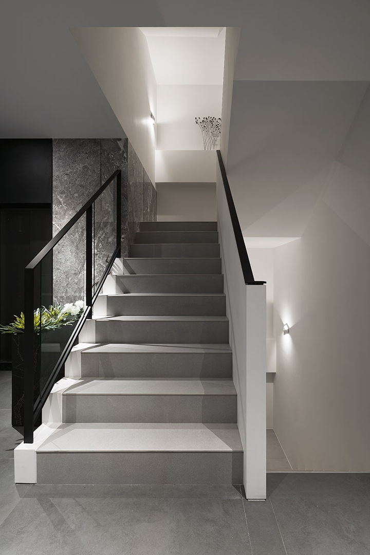 House D 鄧宅, 構築設計 構築設計 Pasillos, vestíbulos y escaleras de estilo moderno