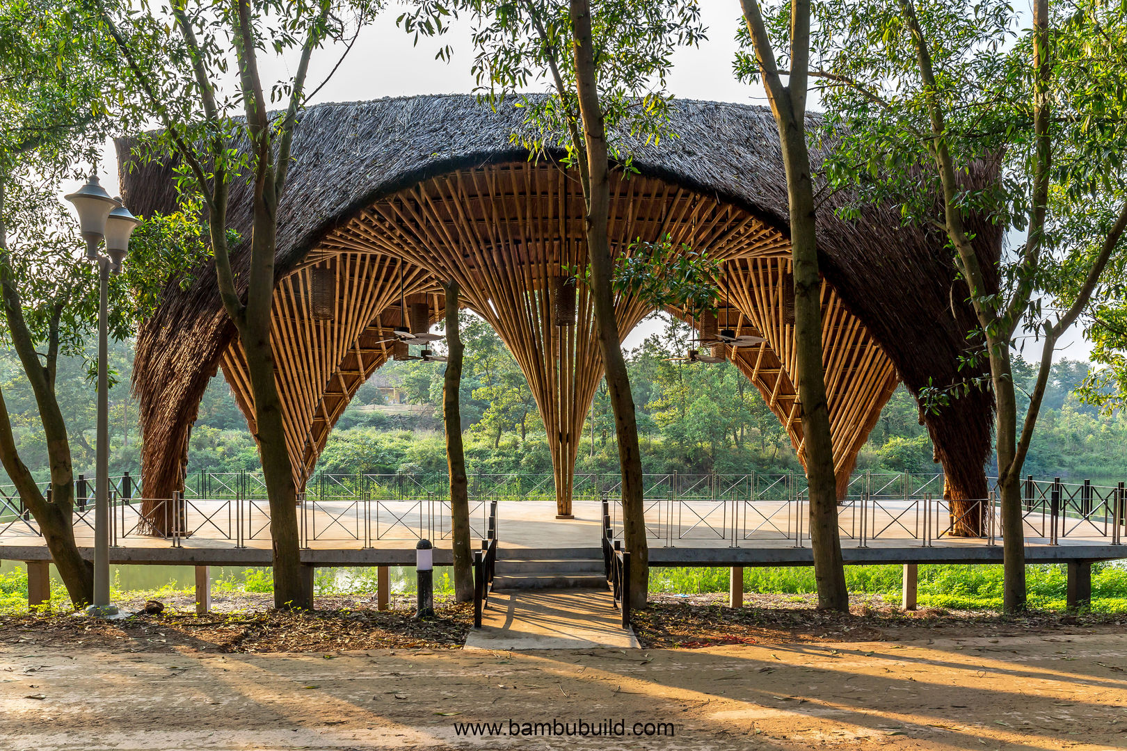 Gian triển lãm Flamingo, BAMBU BAMBU Espacios comerciales Centros de exposiciones