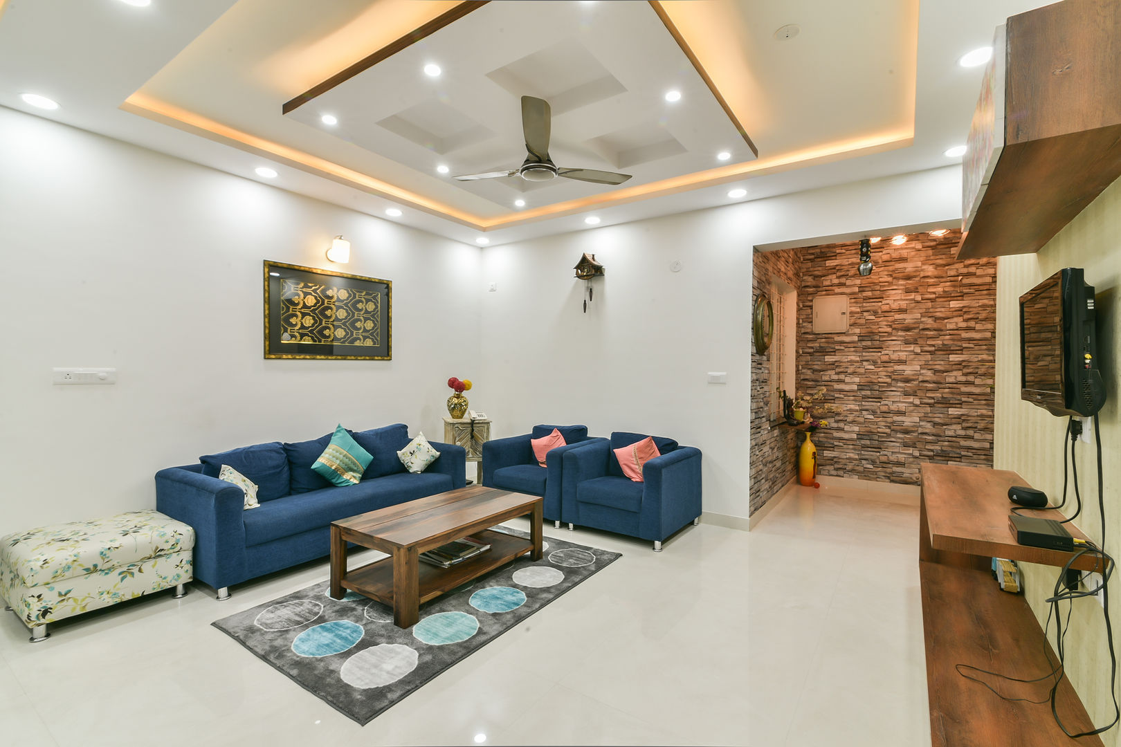 Gloryfields Apartment - Bangalore, Wenzelsmith Interior Design Pvt Ltd Wenzelsmith Interior Design Pvt Ltd Classic style living room Picture frame,Couch,Table,Comfort,Lighting,Wood,studio couch,Interior design,House,Floor