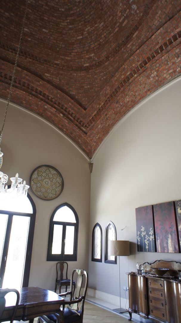 double vault with a dome Design Zone Sala da pranzo in stile mediterraneo Laterizio ceiling