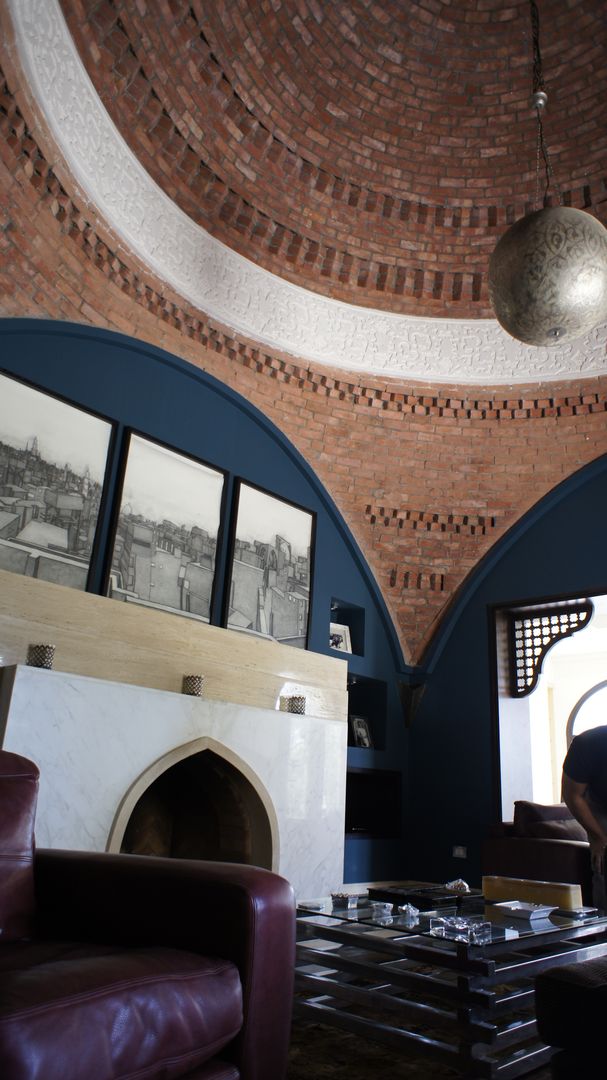 Living room with its brick dome Design Zone Śródziemnomorski salon Cegły dome,fireplace