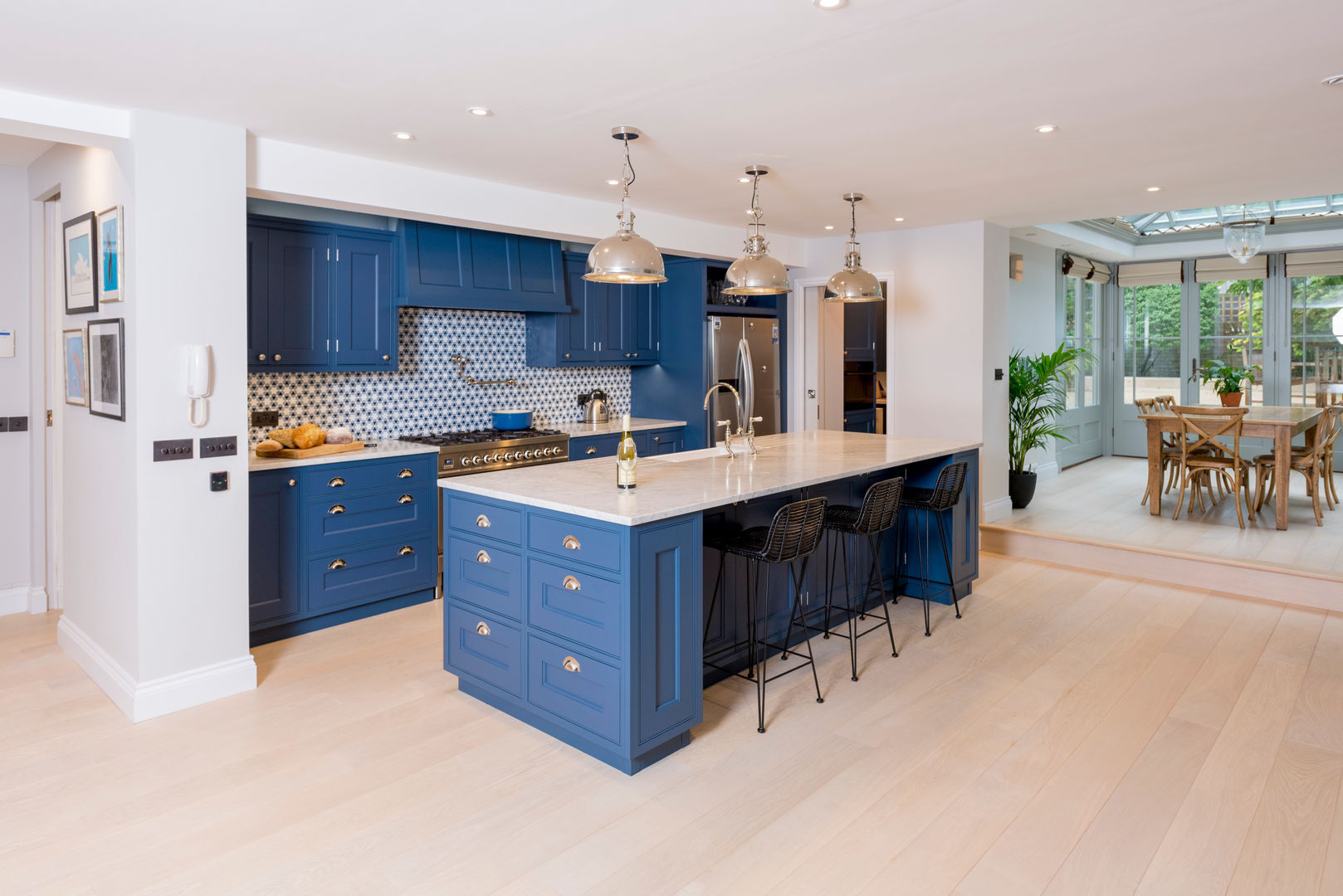 Kensington Blue Kitchen Tim Wood Limited Cocinas modernas: Ideas, imágenes y decoración