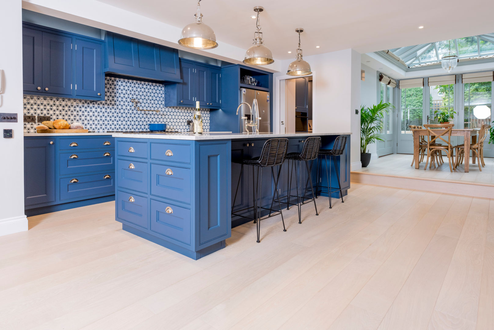 Kensington Blue Kitchen Tim Wood Limited مطبخ