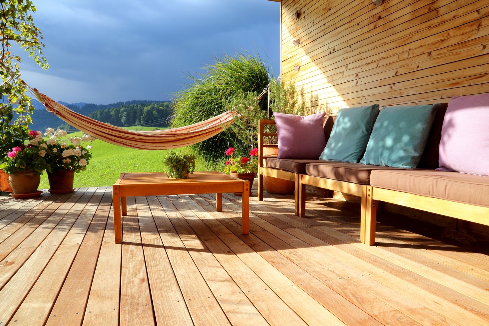 Wooden terrace homify Country style balcony, veranda & terrace Wood Wood effect