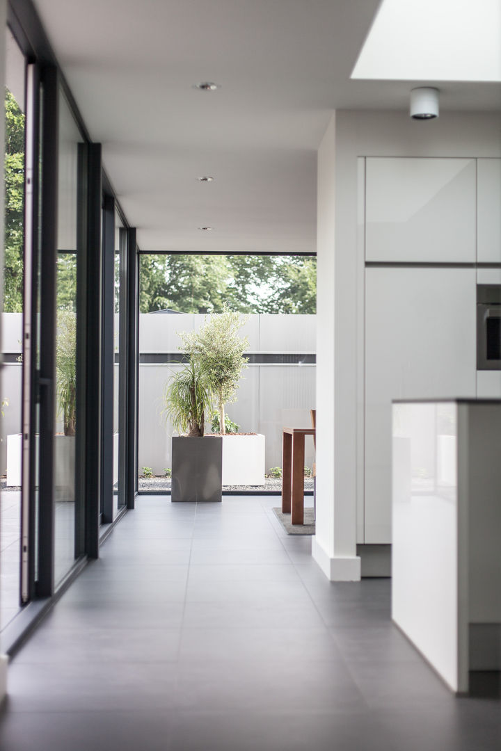 Voor: Jaren 70 Huis, Na: Moderne Villa - Getuig van een Ongelofelijke Verandering, Bob Romijnders Architectuur + Interieur Bob Romijnders Architectuur + Interieur Walls