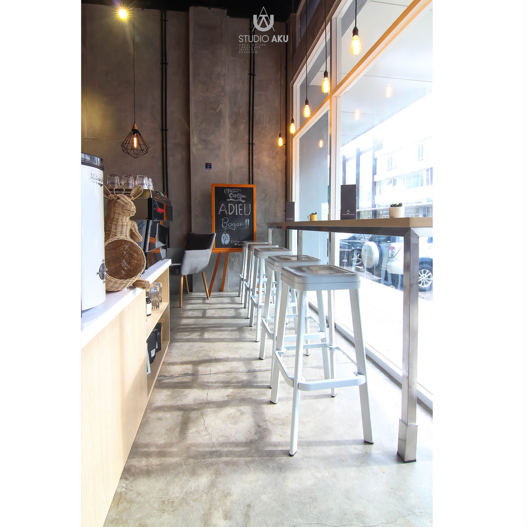 Spotten Coffee Shop, Studio AKU Studio AKU Commercial spaces Plywood Commercial Spaces