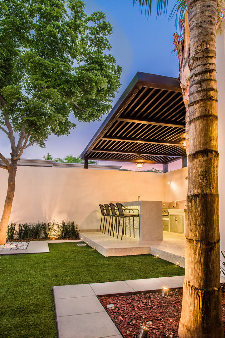 Área exterior MCP, S2 Arquitectos S2 Arquitectos Modern style gardens