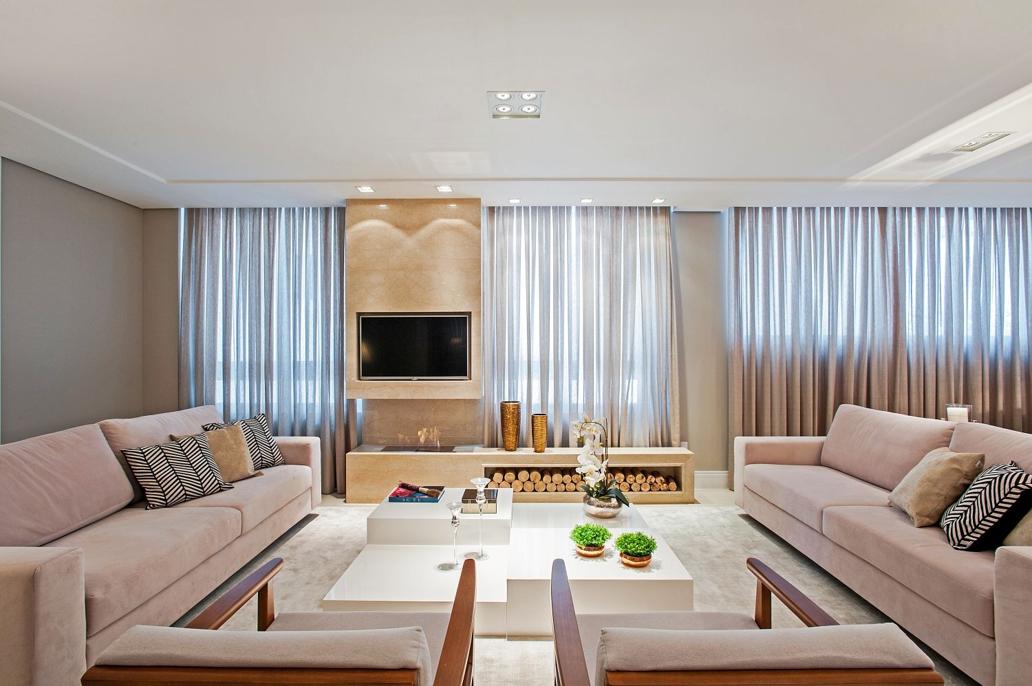 Apto AK_ 220m², Carolina Kist Arquitetura & Design Carolina Kist Arquitetura & Design غرفة المعيشة