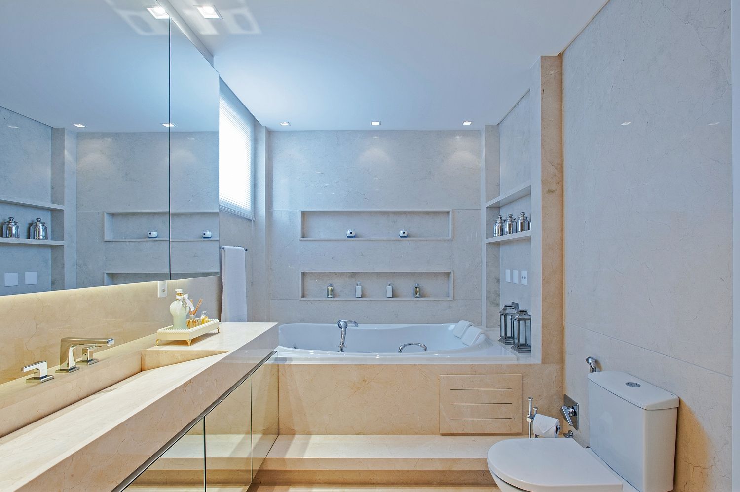 Apto AK_ 220m², Carolina Kist Arquitetura & Design Carolina Kist Arquitetura & Design Modern bathroom