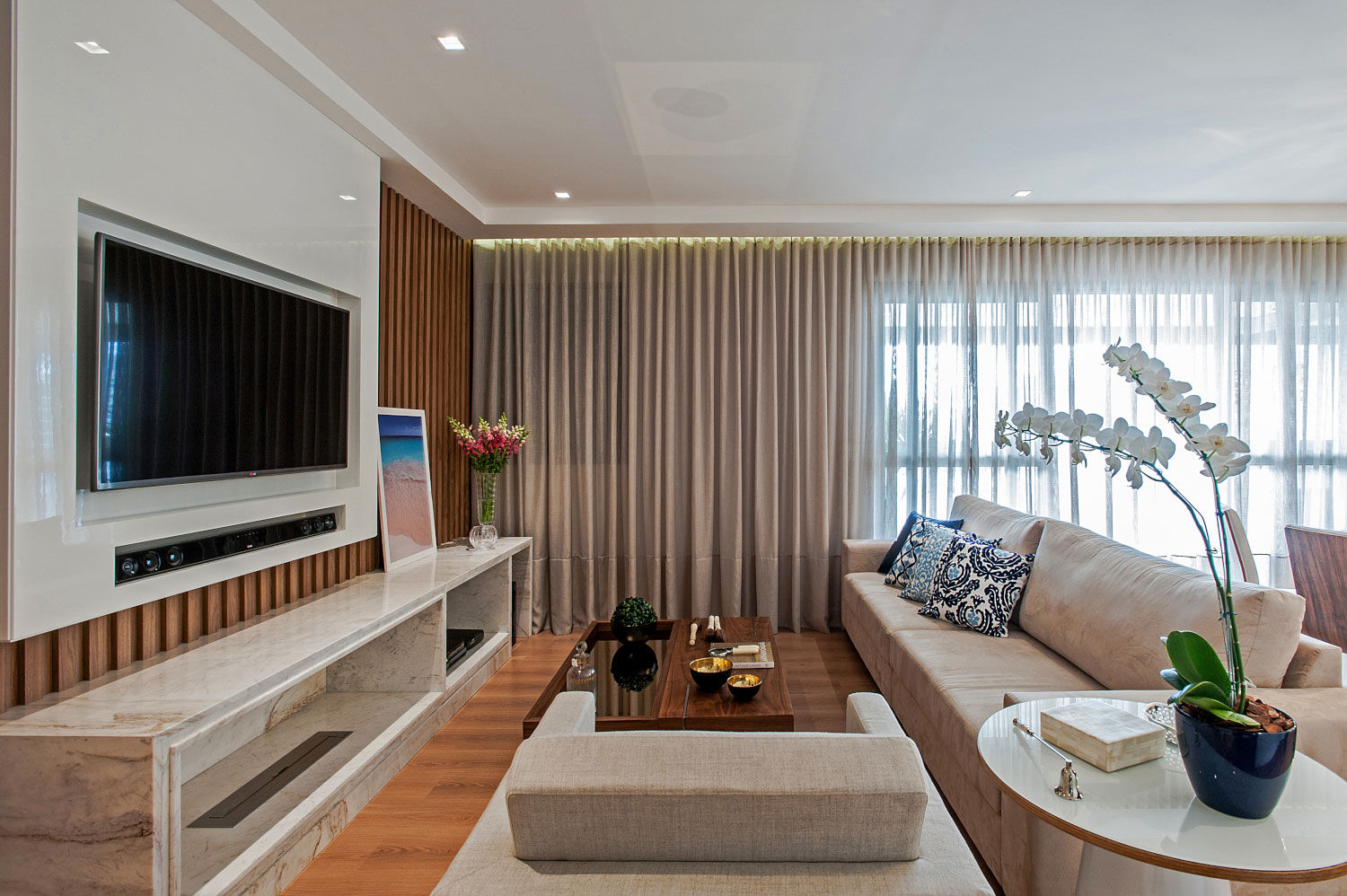 Apto NN_ 120m², Carolina Kist Arquitetura & Design Carolina Kist Arquitetura & Design ห้องนั่งเล่น