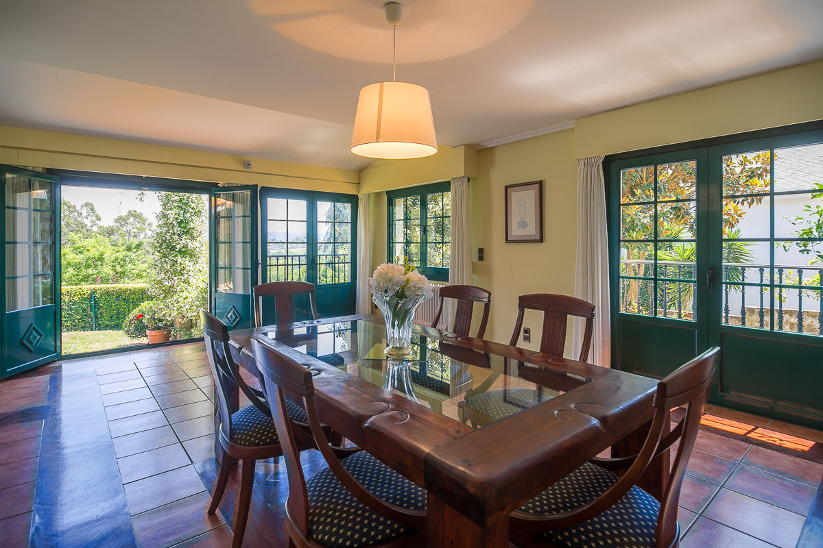 homify Rustic style dining room