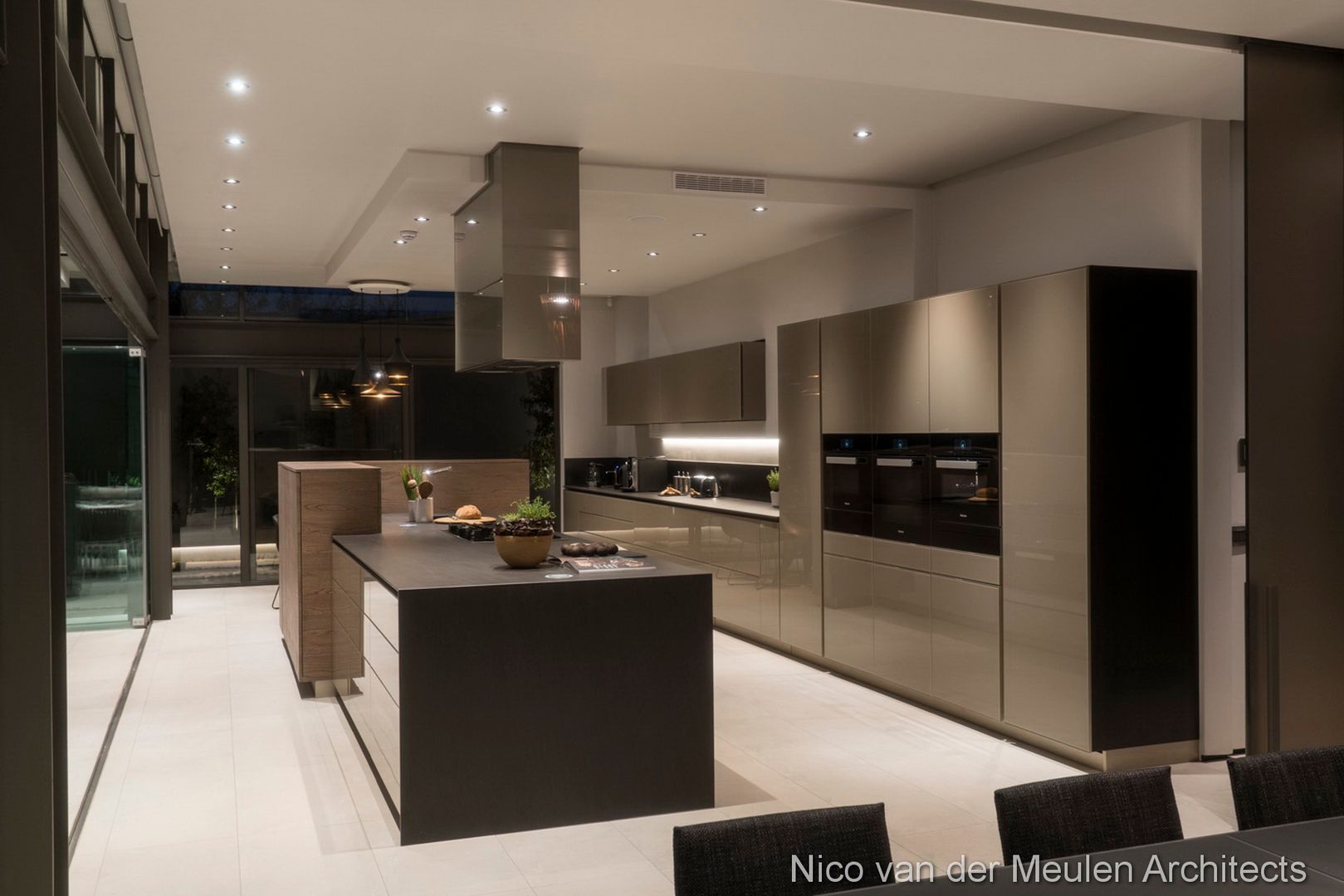 Kitchen Nico Van Der Meulen Architects Built-in kitchens